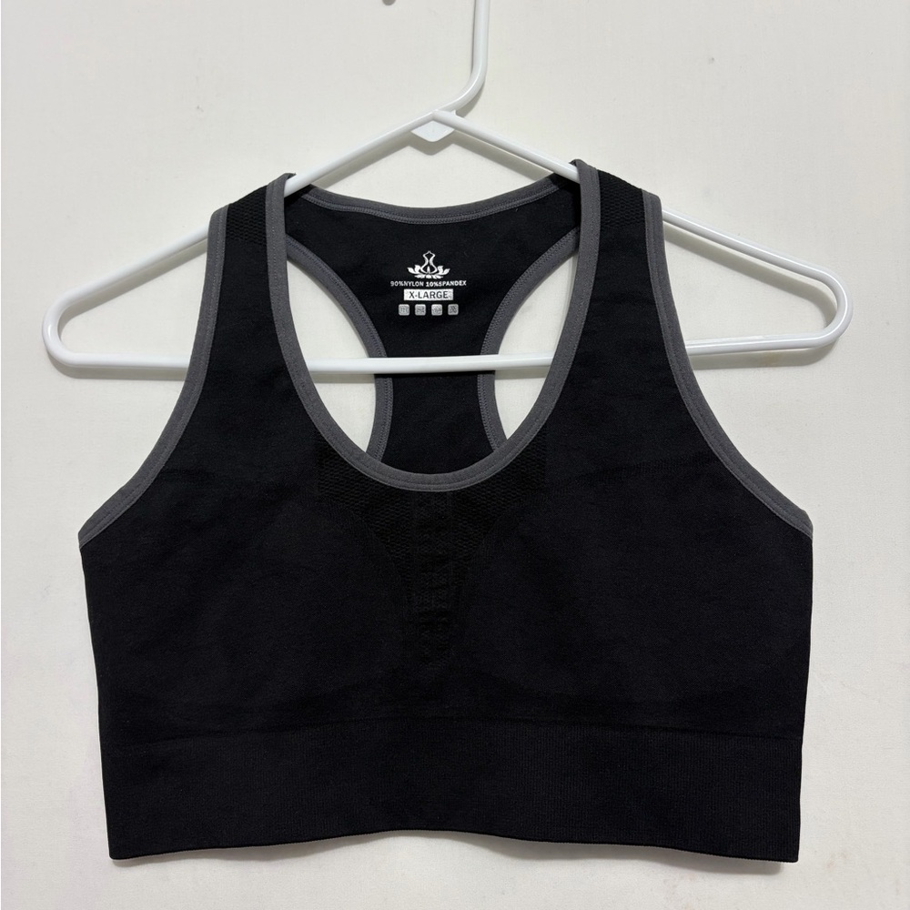 Women’s Black Seamless Racerback Sports Bra – Size XL(A417)✨